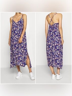 NWT - GAP - Blue Floral Cami, Midi Dress.
Size: Large P2P 20.5" (48" long)